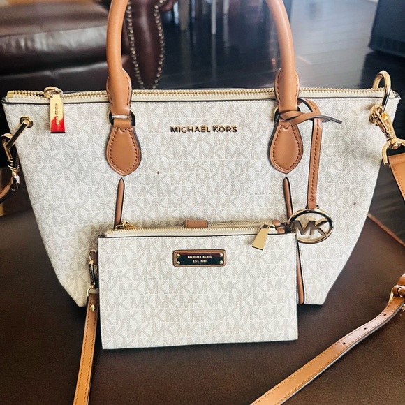Michael Kors Cream and Tan Tote Bag Set USED - Picture 1 of 7